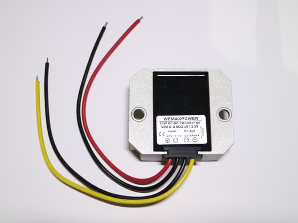 Volt Converter 24v DC blir 12v DC 5A