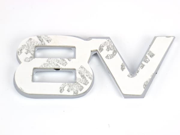 Emblem V8 krom metall  7,5 cm x 3 cm