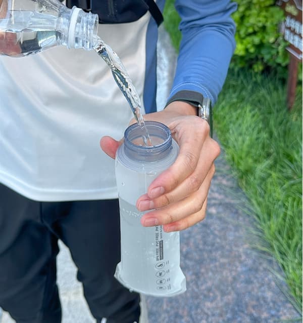 PEHMEÄ PULLO JUOMAPILLILLÄ 500 ML, pehmeä vesipullo jatketulla letkulla