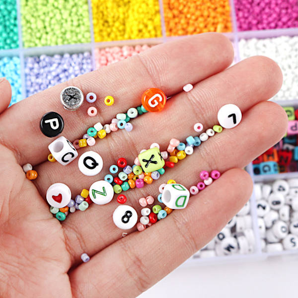 24 Gitter Perforeret Glas Hirse Perler Akryl Bogstav Perler DIY J