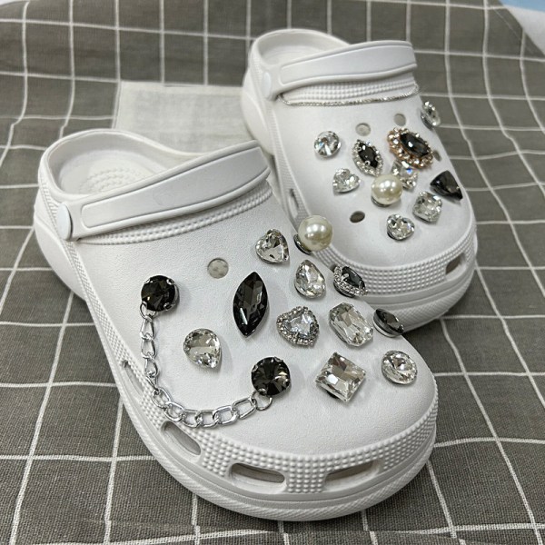 23 stykker 3D-tøfler sandaler ornamenter, skosjarm, søte skosjarm