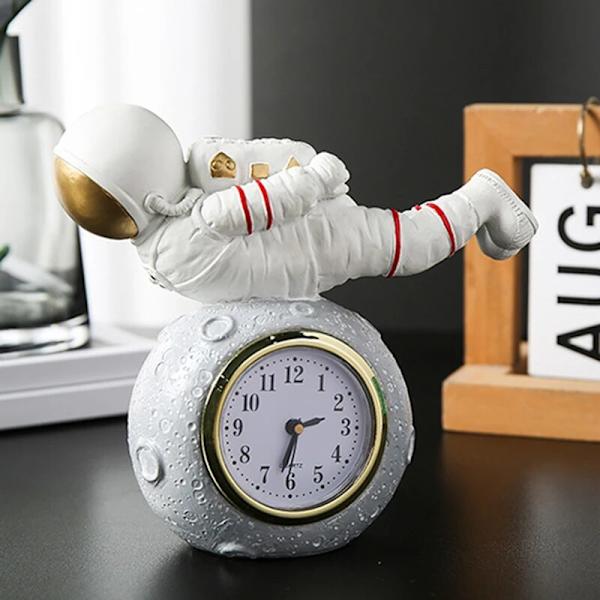 Kreativ skrivbordsur Flygande rymdman dekoration astronaut sovrum