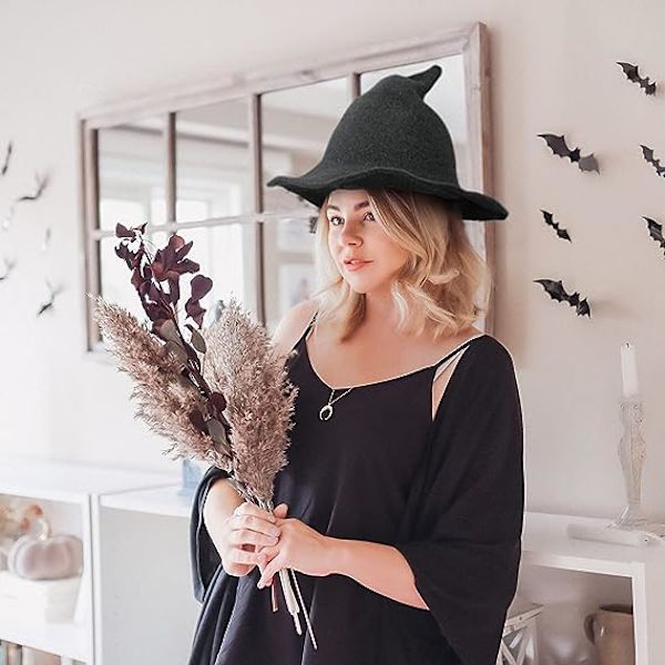 Kvinnors stickade häxhattar i ull för Halloween-festmaskerad grey
