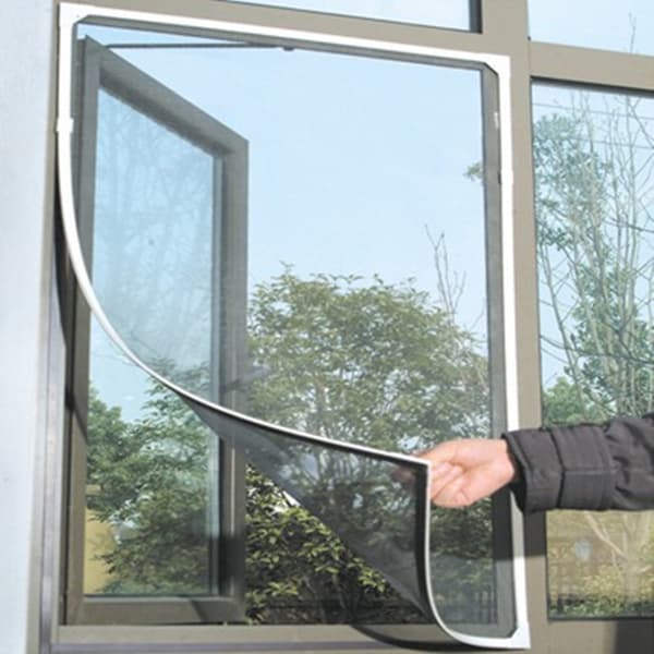 Hvit ramme med grå tråd og magnetstripe