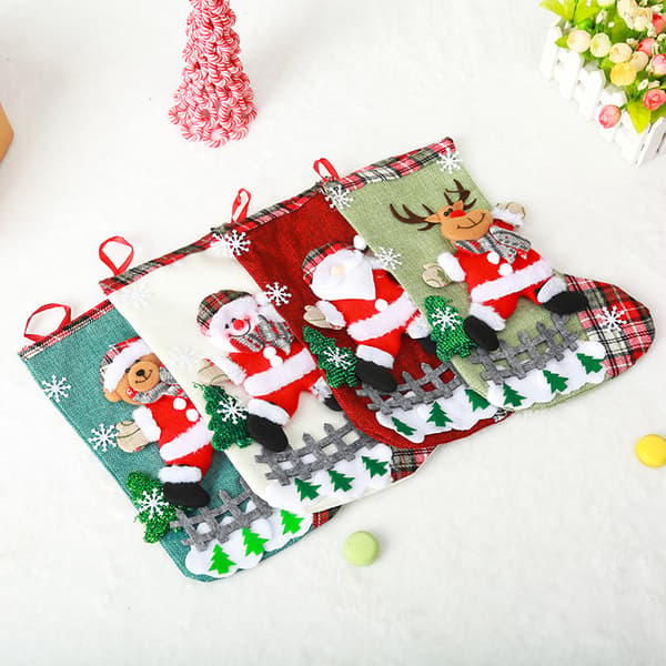 4 st juldekoration presentpåse tomte snögubbe stor present
