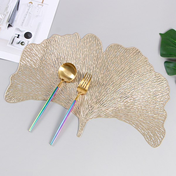 Sæt med 4 PVC-isolerede dækkeservietter Bronzing Ginkgo Leaf Bakke Måtte F
