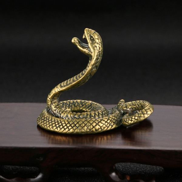 Antiikkimessinkivärinen kobrakuparinen heiluri hallitseva python