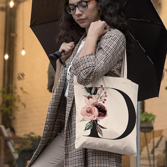 Blommiga Tote-väskor för Brudtärna - Initial Tote Bag Bröllopsduschgåva