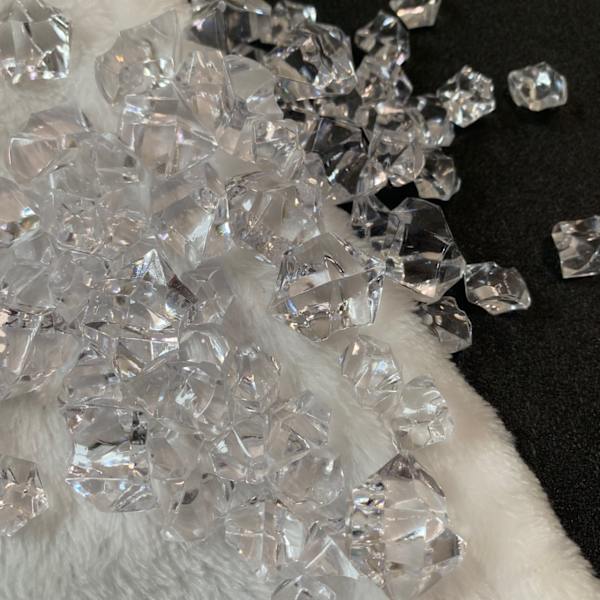100 små diamantformade isbitkristaller för bordsdekoration