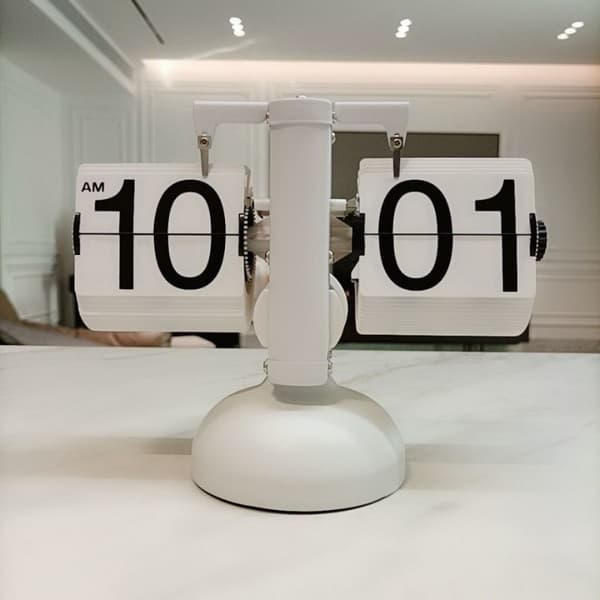 1 stk. Liten balanse stue sidevender klokke retro creat