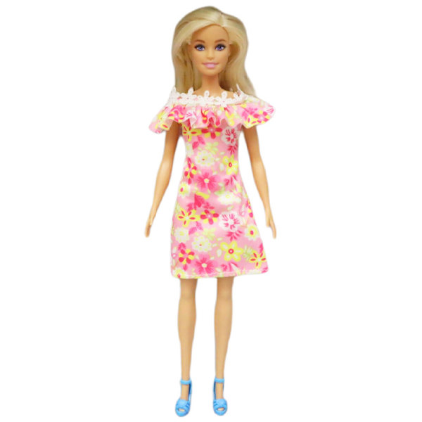 Vaatteita Barbielle, 10 kpl Barbie-nuken vaatteita