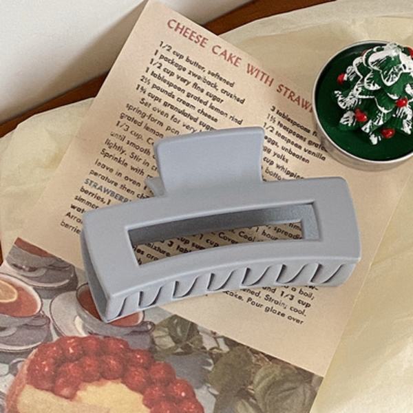 12 kappaletta pieniä kaksoispiikkisiä hiuspidikkeitä, eri värejä