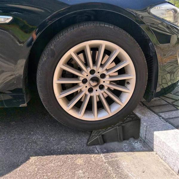 Lätt Curb Ramp, Plast Bilramp Trottoarkant Uppfart Tröskelramp för Bil Motorcykel Rullstolar Cykel Mobilitet black 7 cm 2.7in