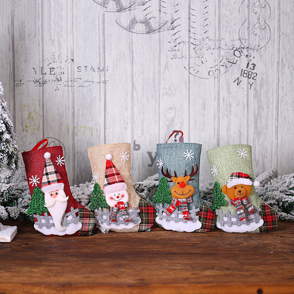 4 stk. julepynt julemand sokker gingham dukke bu
