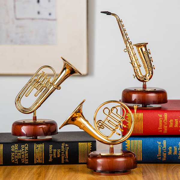 Klassisk musikkboks saksofon statue fransk retro håndsveivet m