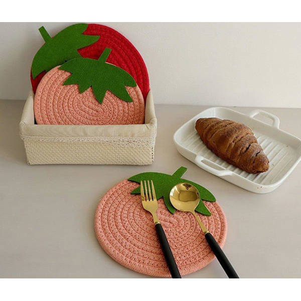 Set med 2 söta rosa pumpaunderlägg i fruktform, absorberande vävda kaffekoppar