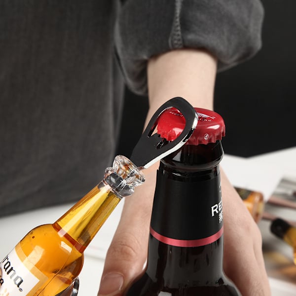 2 kappaletta jääkaapin olutpullonavaajaa, jossa on henkilökohtainen cr