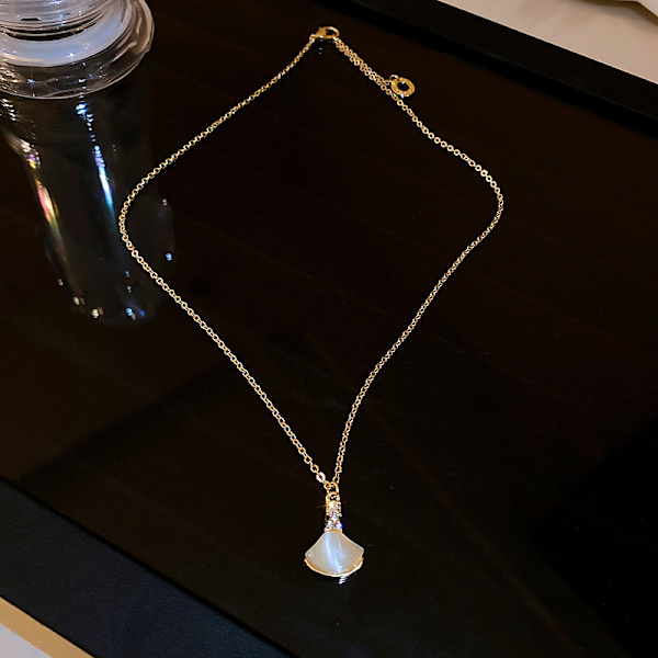 Rhinestone vifte anheng halskjede kvinnelig design sans kragebein cha