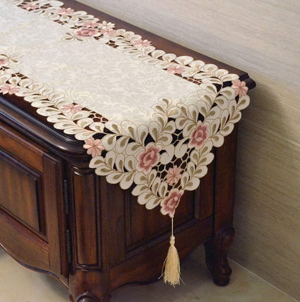 Klassisk blomst brodert blonde bordløper, floral vaskbar fa