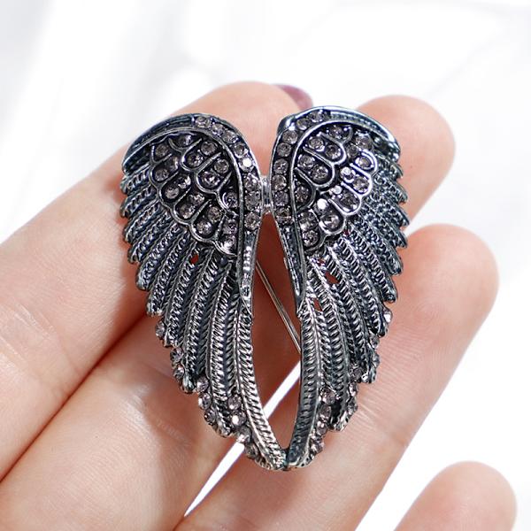 Glittrande strass ängelving brosch pin unisex kofta krage sw