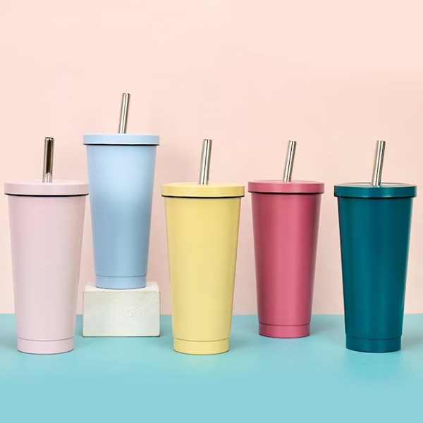 Isoleret Koldkop med Låg og Sugerør, Genanvendelig Vandflaske Holder Drikkevarer Kolde  Varme – Kopholdervenlig Kop, Låg til Fleksibel Sipning 750ML