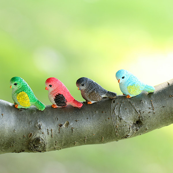 4 kappaleen miniatyyrieläinkoristeiden sarja, miniatyyrinukkekodin sisustus