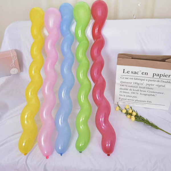 Pakke med 100 meget lange farvede latexballoner