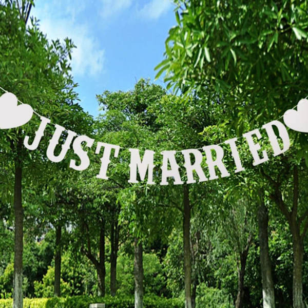 Bröllopsbanderoll med texten \"Just Married\"