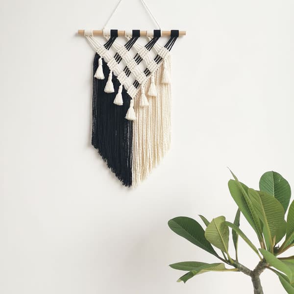 Väggbonad, svartvit väggkonst, liten boho vävd gobeläng