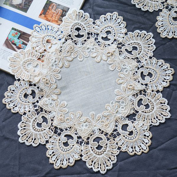 1 stk. (30 x 30 cm) vintage rund bomulds- og blondedug