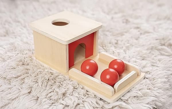 Trælegetøj bakke og bold drop med tre (3) bolde Baby's first