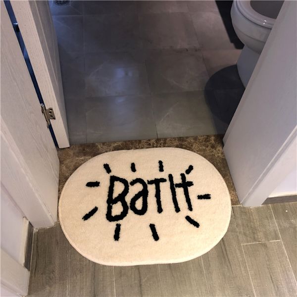 Söta ovala vita badrumsfiltar och mattor badmatta tecknad bad