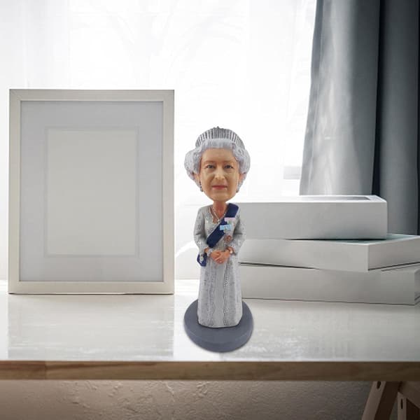 Dronning Elizabeth-statue, dronning Elizabeth Platinum Jubilee-suvenir