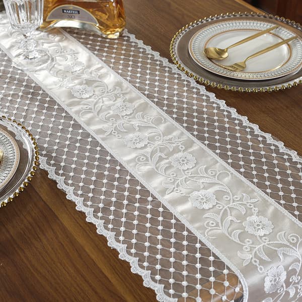 Broderad spetslöpare i chiffong, macramé bordslöpare för
