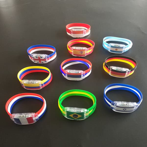 3 kappaletta led-lippu rannekoru jalkapallofaneille (Saksa)