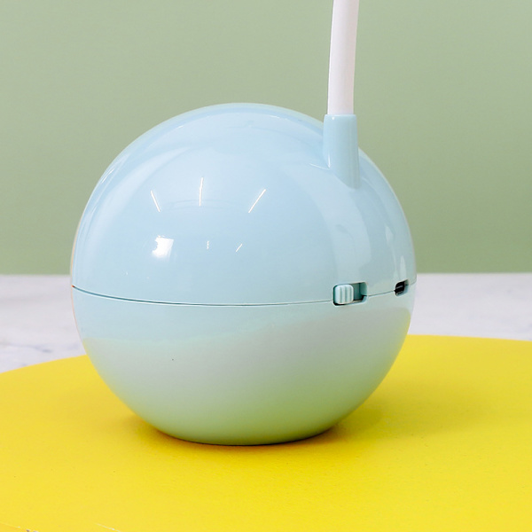 Tegneserie-skrivebordsdekorationer mini skrivebordslampe øjenbeskyttelse læsning studie skrivebordslampe syv farvede lys børnenatlys (Beige)