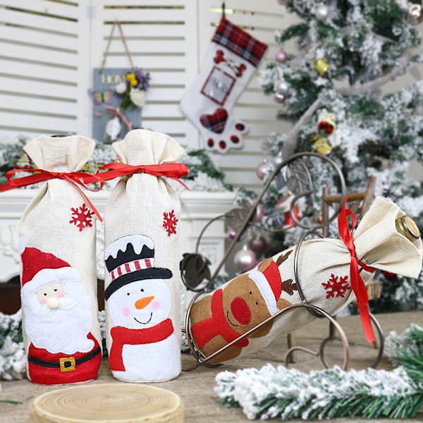 3 julröda vinflaskor set tomte snögubbe älg re