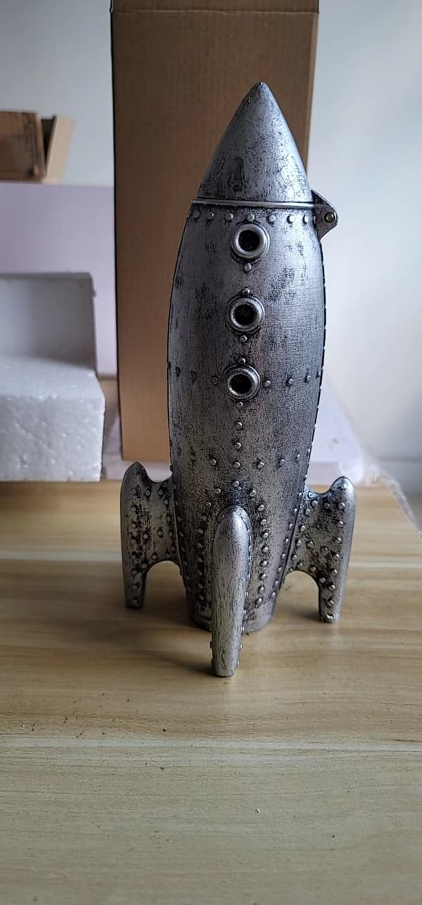 Barn att vårda Roger Rocket spargris för pojkar