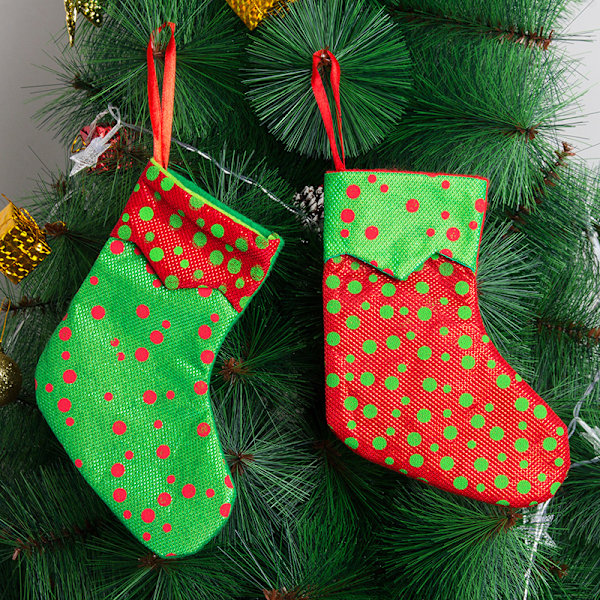 12 st gröna julstrumpor presentpåsar röda och gröna prickar Chr