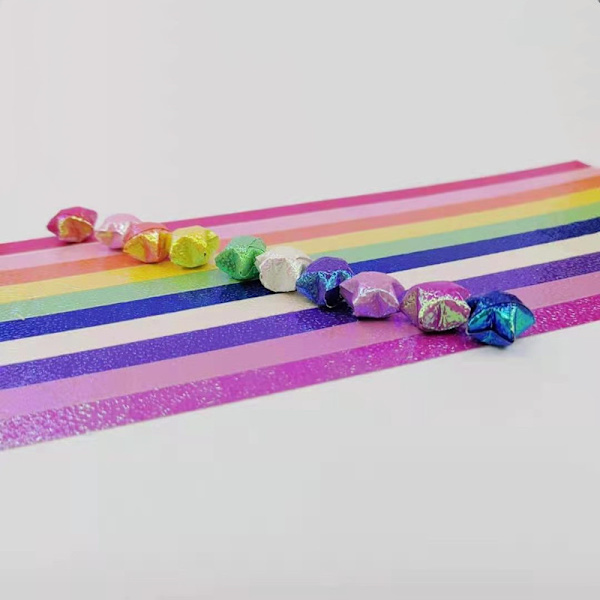 Kuu tähtitaivas pentagrammi origami tähdet paperi ja valaiseva tähti