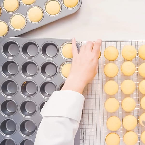 500 st Mini Vita Cupcake-formar, Små Muffinformar, Pergament