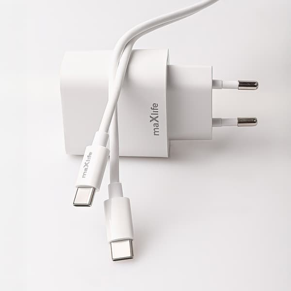 Maxlife MXTC-06-20AC PD QC laddare 1x USB-C 1x USB 20W vit + USB-C - USB-C kabel 20W vit