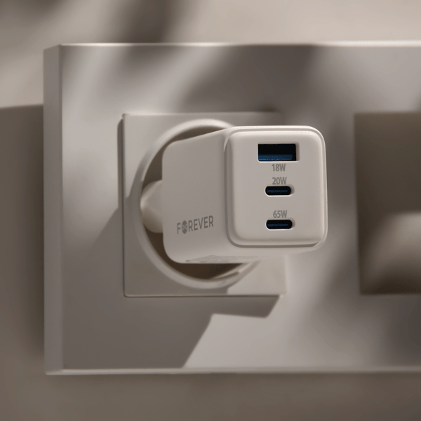 Forever TC-08-65ACC GaN PD QC laddare 2x USB-C 1x USB 65W vit vit