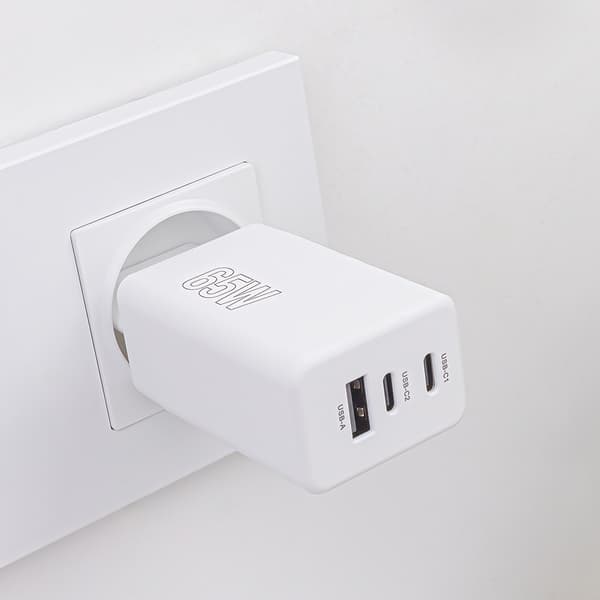 Maxlife MXTC-08-65ACC PD QC laddare 2x USB-C 1x USB 65W vit vit