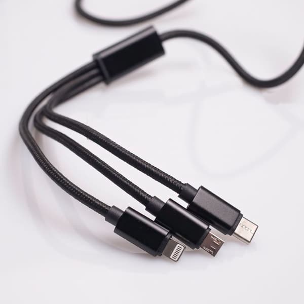 Maxlife 3i1-kabel USB - Lightning + USB-C + microUSB 1,0 m 2,1A svart nylon svart