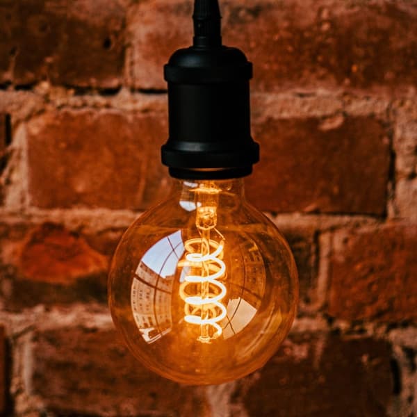 LED-lampa Filament E27 G95 4W - Forever Light Guld, Varmvit 2000K
