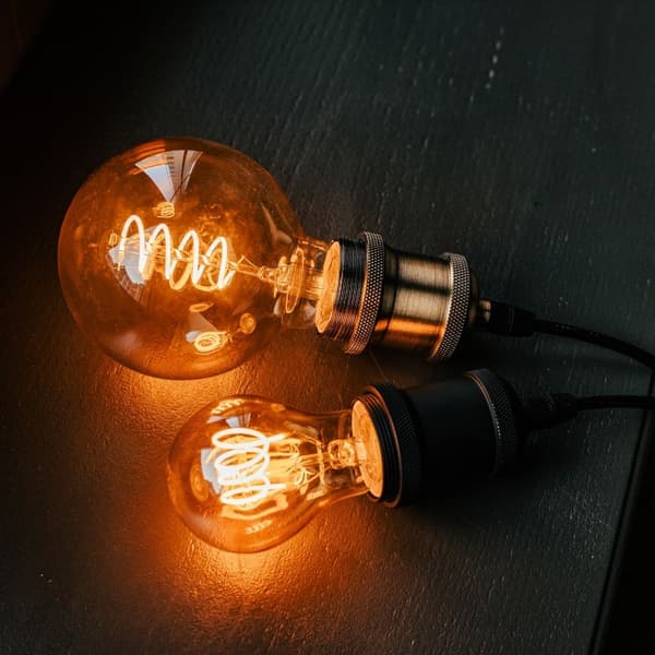 LED-lampa Filament E27 G95 4W - Forever Light Guld, Varmvit 2000K