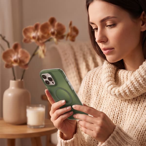 Tecto Shield Mistiq Mag skal för iPhone 16 oliv