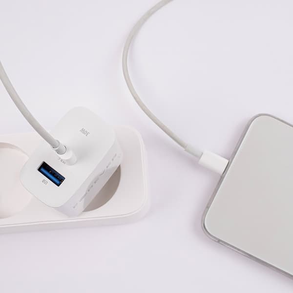 Forever TC-07-30AC PD QC laddare 1x USB-C 1x USB 30W vit vit