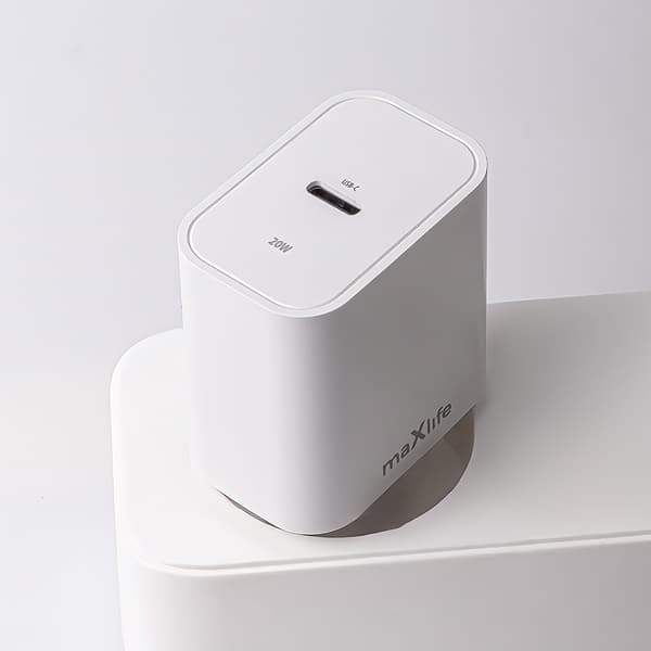 Maxlife MXTC-06-20C PD QC-laddare 1x USB-C 20W vit + USB-C - Lightning-kabel 20W vit